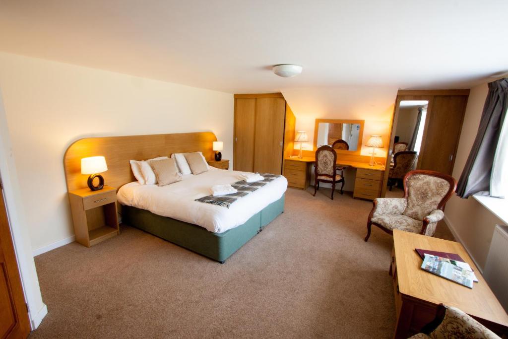 Duke of Gordon Hotel (CB)